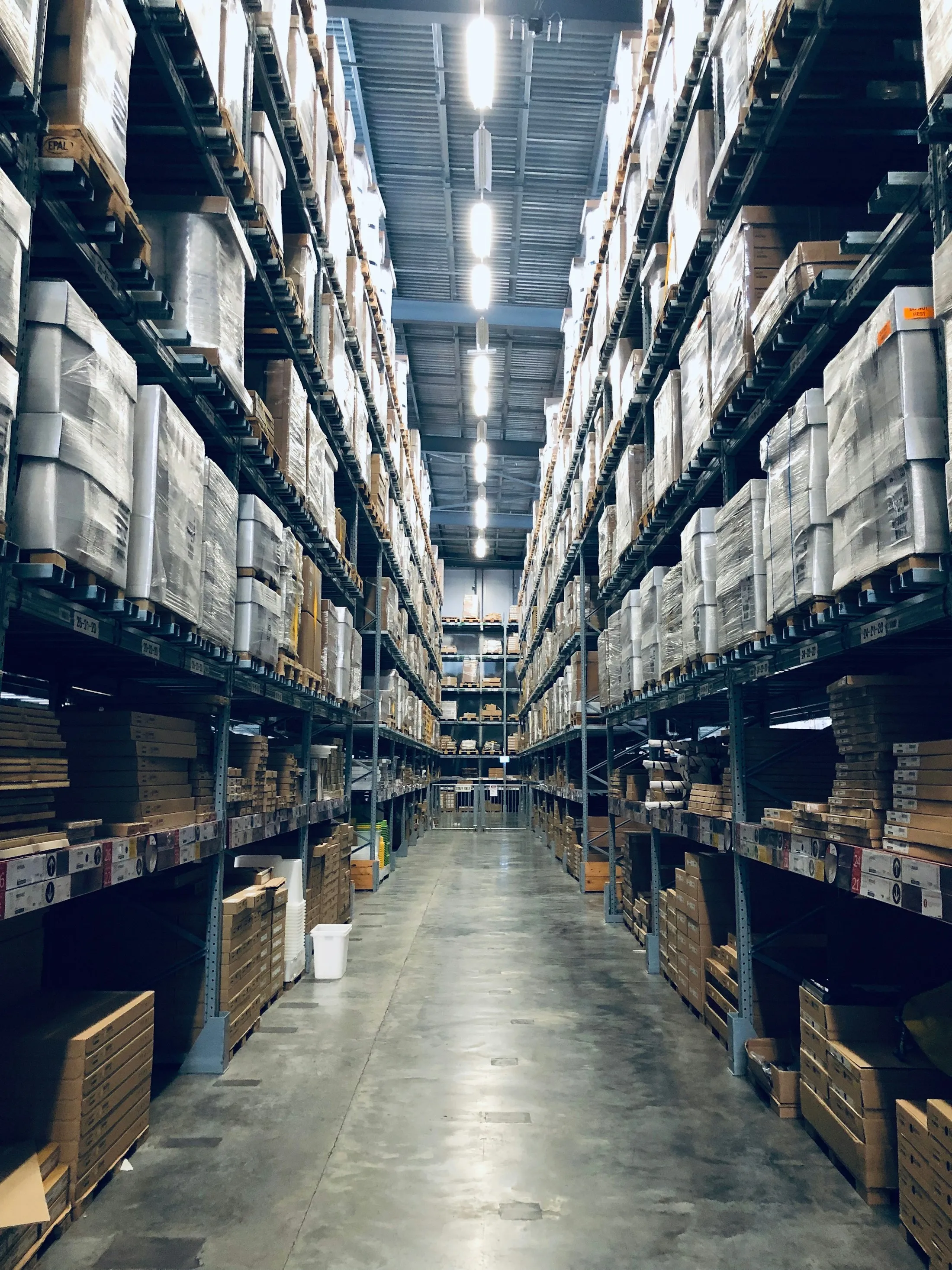 Tall warehouse aisle used for the Southwind warehouse investigation case study